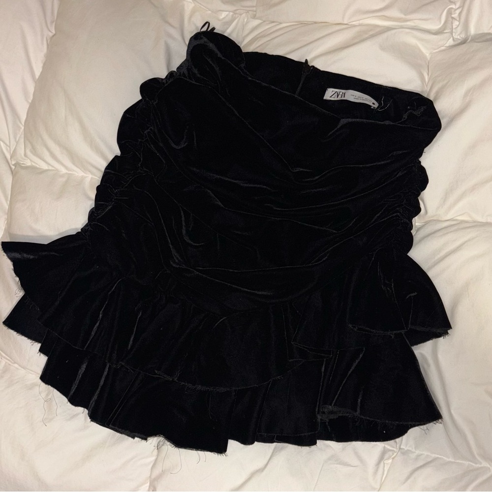 Zara black mini high waisted velvet skirt